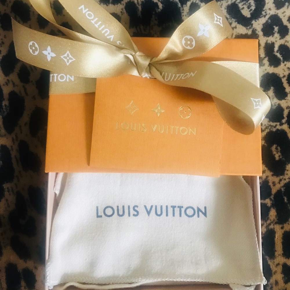 Louis Vuitton gift box, bow & cloth bag